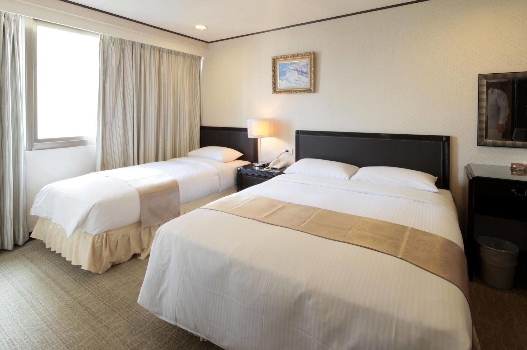 Lincoln Hotel Tainan Exterior photo
